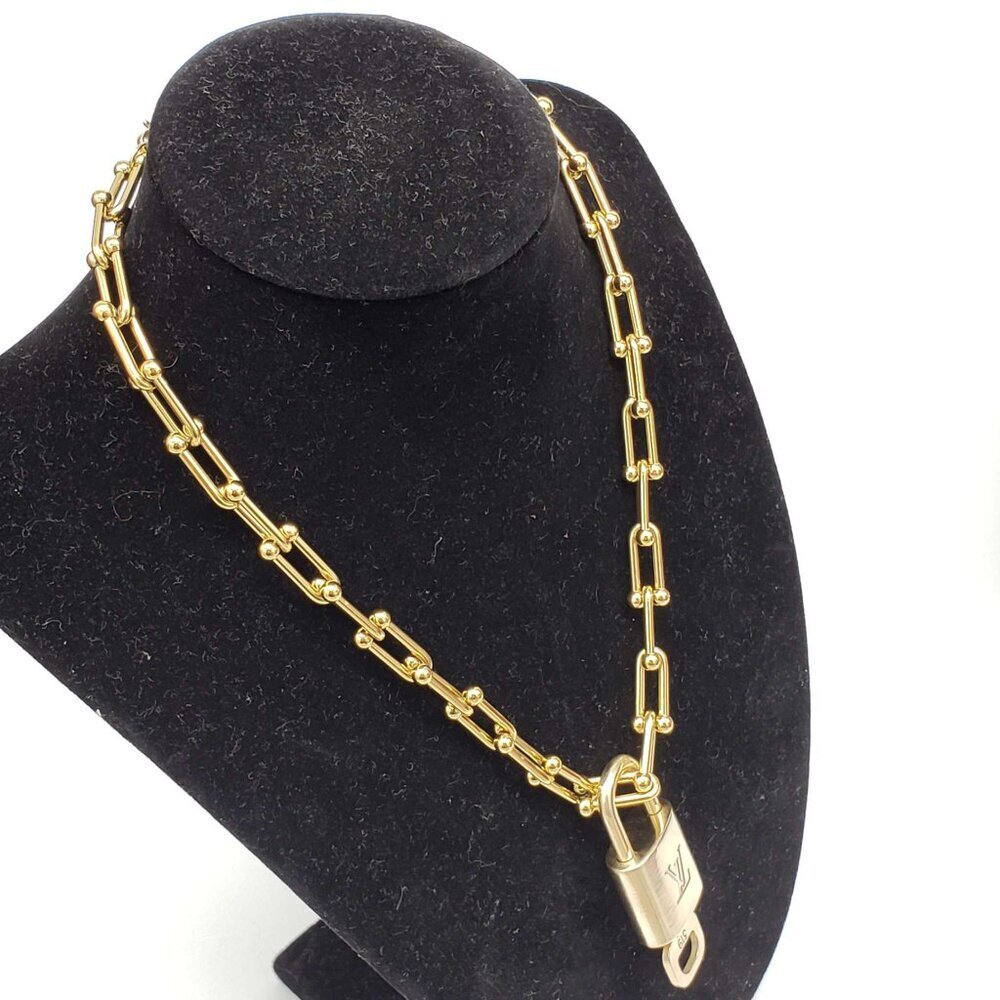 100% Auth Louis Vuitton Lock & Key with Unbranded Gold Plated Chain Necklace - Picture 11 of 11